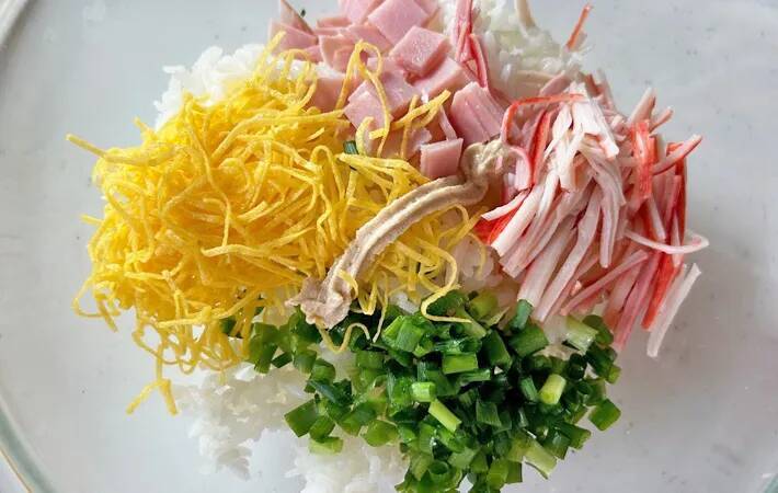 切って混ぜるだけ! 主婦が感動する『混ぜるだけ炒飯』の作り方【秒速レシピ】