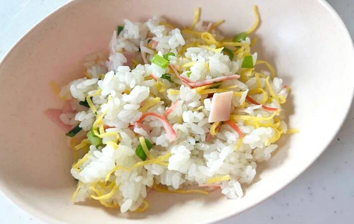 切って混ぜるだけ! 主婦が感動する『混ぜるだけ炒飯』の作り方【秒速レシピ】