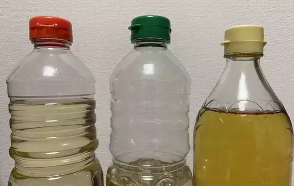 「油ボトルのベタつきが消えた! 蓋を閉める前のひと工夫に「試したい」「すごい」【保存テク4選】」の画像