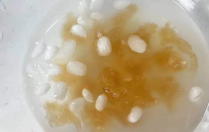 使うのは水じゃない? まさかの飲み物で作ったわらび餅に「香ばしくておいしい!」