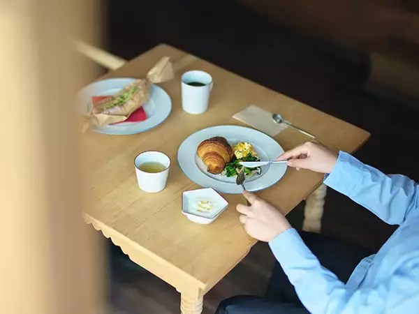 「石川・小松|町家を改装した分散型ホテルブランド「Komado ベンガラ」で心身をほどいてみたい」の画像