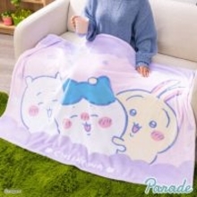 ハチワレが嬉しそう…!「ちいかわ」ふわふわ生地の超BIGマイヤーブランケット全2種デザインが可愛くて癒される