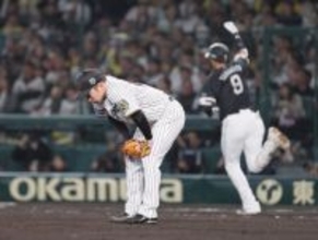 阪神の石井、痛恨の被弾=プロ野球・日本シリーズ