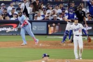 2ランを浴びる大谷 大リーグ