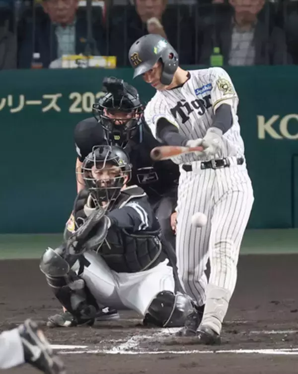 阪神の8番坂本、貴重な先制打=プロ野球・日本シリーズ