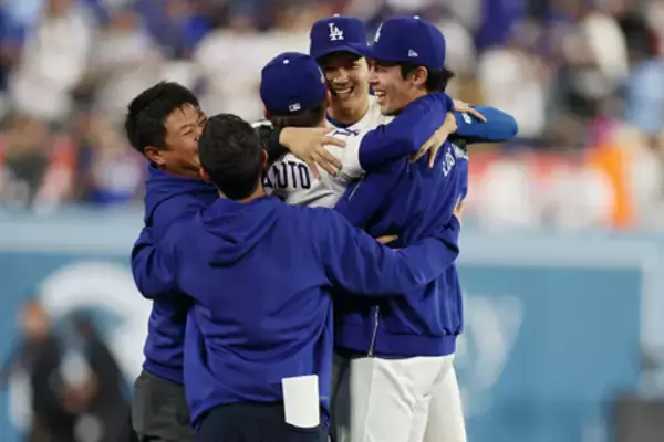総力戦、歴史的活躍=ドジャースの大谷、サヨナラ勝ちに歓喜―米大リーグ