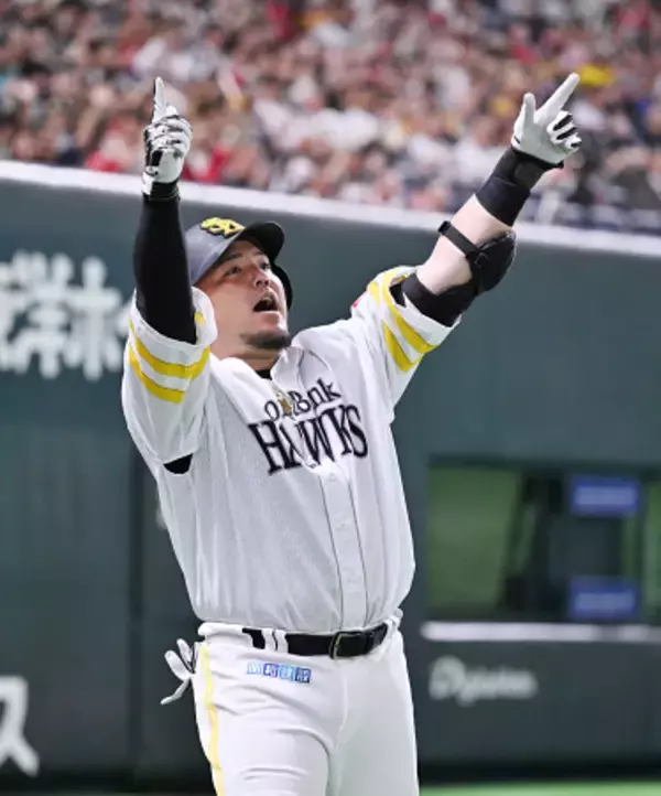 喜ぶ山川 プロ野球