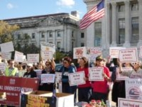 米政府閉鎖、1カ月へ