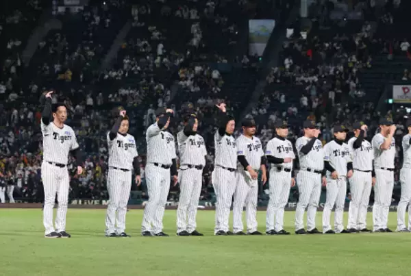 あいさつする藤川監督ら プロ野球