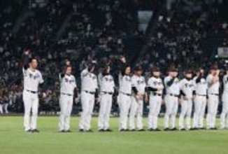 あいさつする藤川監督ら プロ野球