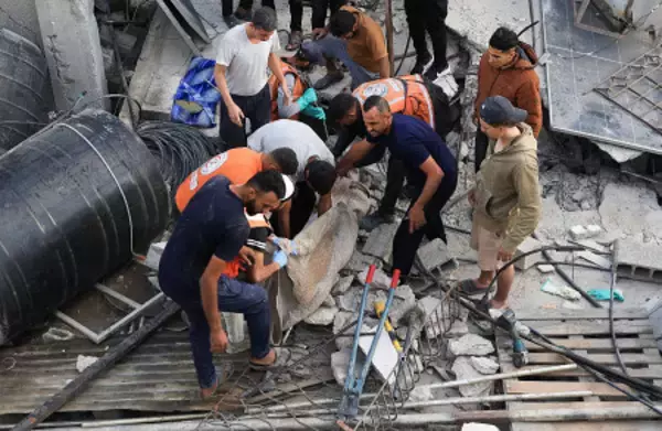 ガザ、イスラエル攻撃で100人超死亡