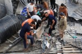 ガザ、イスラエル攻撃で100人超死亡