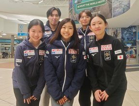 撮影に応じる中井、千葉ら フィギュア