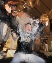 祝勝会の小久保監督 プロ野球