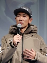 抱負を語る渡部暁斗