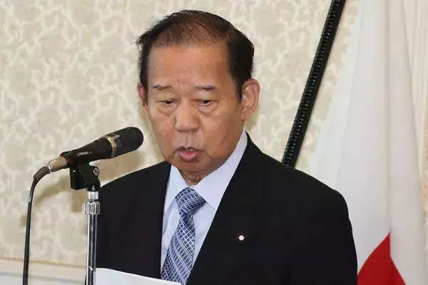 二階幹事長“首相の続投望む国民多い”発言に「どこの国?」「幻聴では」と失笑の嵐の異論」