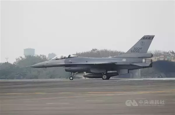 戦闘機F16Vが台湾海峡に墜落  同型機の運用見合わせ