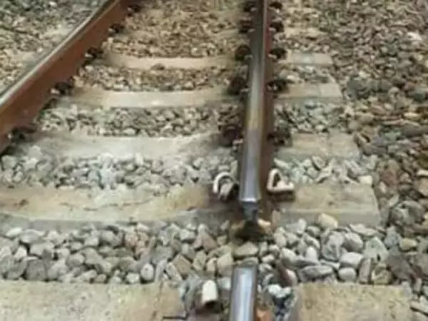 台湾鉄道、レール破断で列車に遅れ  溶接の不手際が原因か