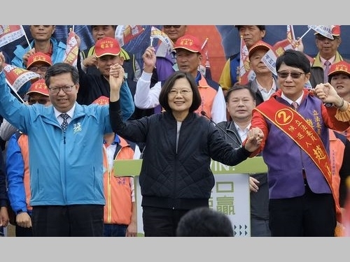蔡総統「台湾派も中華民国派も国を守ろう」