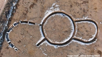フランスで前例のない先史時代の謎の構造物が発見される