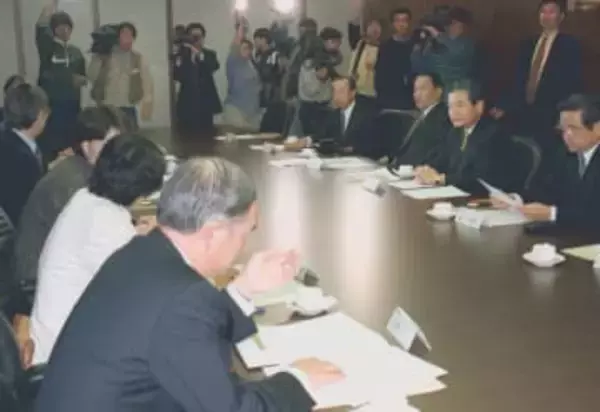 <あのころ>横浜の2チームが合併 27年前の10月29日