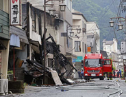 岐阜・下呂温泉で居酒屋火災　延焼4棟、けが人なし