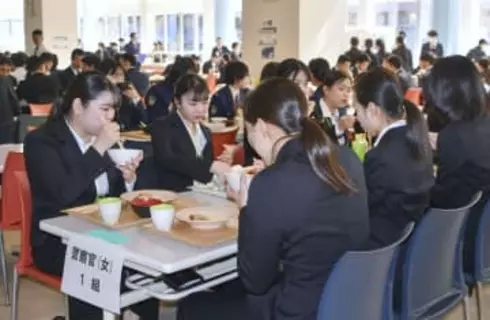 警察官の卵 府中の学校施設見学