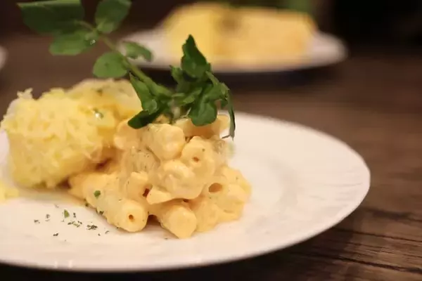 「魅惑のビジュアルと職人技☆噂の”白いオムライス”「食堂デイズ」【四条河原町】」の画像