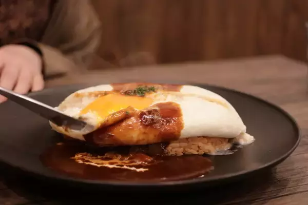「魅惑のビジュアルと職人技☆噂の”白いオムライス”「食堂デイズ」【四条河原町】」の画像