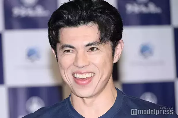 小島よしお、1歳息子とのハロウィンショット公開「おぱぴまるに癒される」「理想の親子ショット」と反響