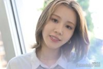 くれまぐ・エア、ワンショルミニドレスで美肩&美脚披露「見惚れる」「女神級スタイル」と反響