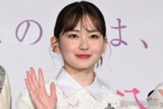 山田杏奈、美脚際立つミニワンピース姿「スタイル抜群」「似合ってる」の声
