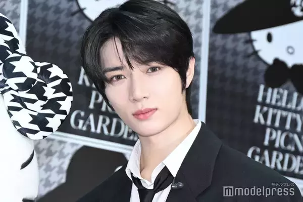 TXT・BEOMGYU(ボムギュ)黒スーツで六本木降臨 ハローキティをエスコート
