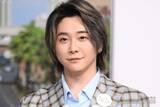 「ミセス大森元貴、赤髪の新ビジュアルに驚き&絶賛の声続々「麗しすぎて二度見」「世界観にぴったり」」の画像1