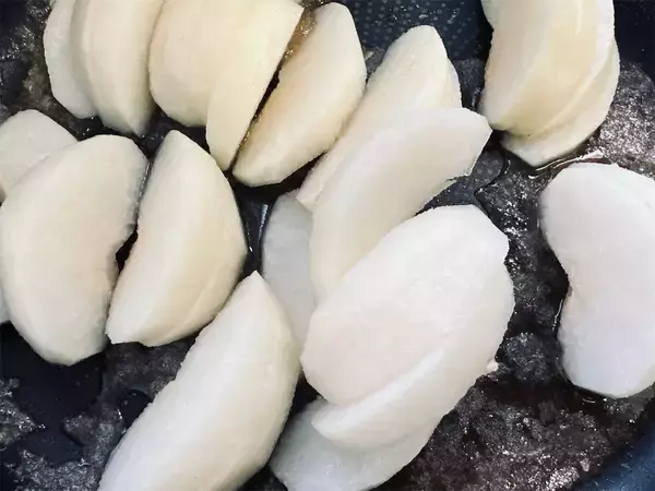 「【え、梨とホケミで!?】ほんのりビターな「タタンケーキ」作ろう!ワンパンで焼けちゃって手間パ最強【農家直伝】」の画像