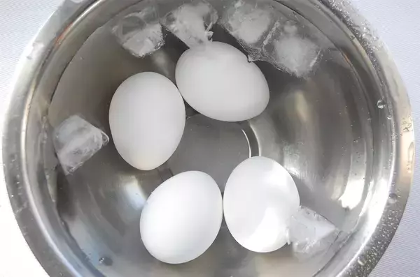 「【リュウジレシピ】ラーメン店を超えたかも⁉「至高の煮卵」作ってみた!角の取れた醤油のまぁるいお味♡」の画像