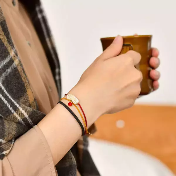 「いちご牛乳やマヨネーズがオシャレなブレスレットに!『銀魂』の銀時や土方ら6人のモチーフの静電気軽減ブレスレット発売!」の画像