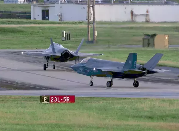 岩国基地からF35Bステルス戦闘機 嘉手納基地に4機飛来