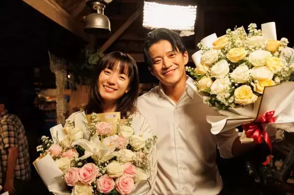 小栗旬×ハン・ヒョジュ『匿名の恋人たち』世界31の国・地域でTOP10入り 初公開オフショット9点公開