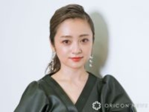 「20代にしか見えません」44歳・安達祐実、真っ白ワンピースの青空ショット「透明感半端ない」「妖精さんですか?」