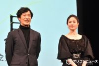 堺雅人&井川遥、号泣する観客の前にサプライズで登場 井川の目にも涙