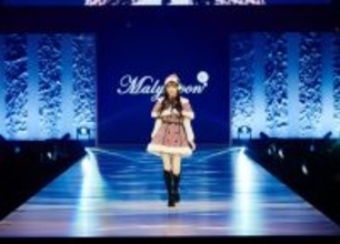 “2児のシングルマザー”藤咲凪、ミニスカサンタ衣装で美脚披露 ランウェイを華やかに彩る【サツコレ2025AW】