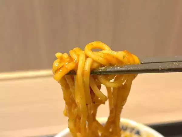 「松屋がパスタ定食始めた!? 44店舗限定「うまトマバジルチキン」実食」の画像