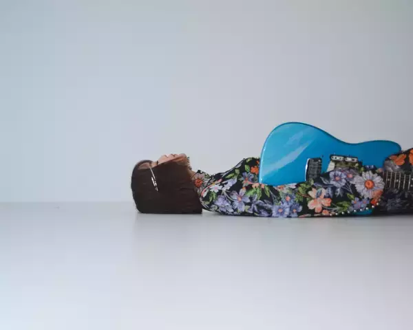 「いっそ今日までの物語を捨てて──Rei通算10作目『VOICE』で響かせる産声」の画像