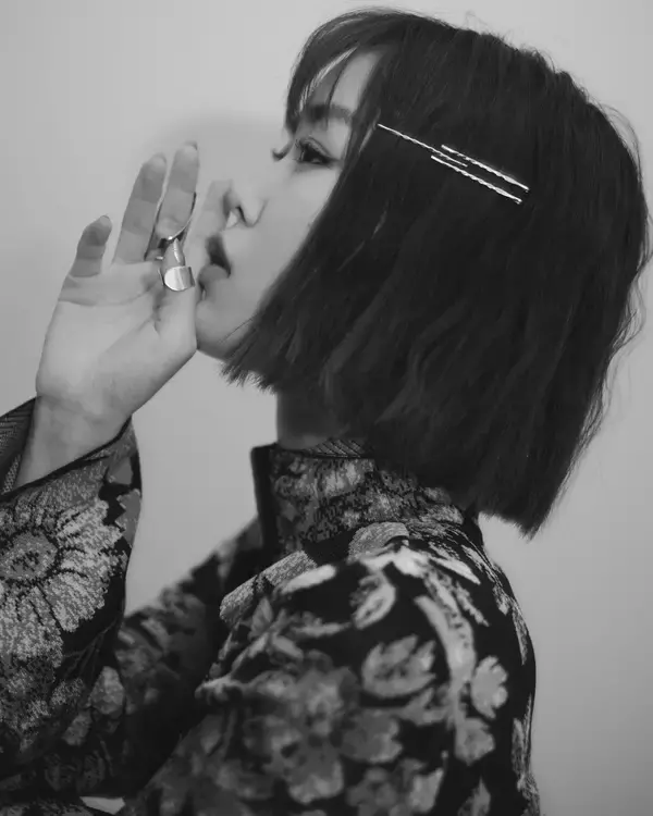 「いっそ今日までの物語を捨てて──Rei通算10作目『VOICE』で響かせる産声」の画像