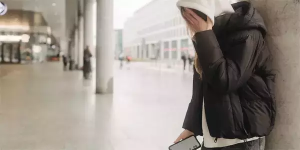 恋愛はもはや「公開処刑」──「晒される」SNS地獄が破壊したZ世代の自尊心