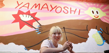 CHAI・YUUKI初の壁画アートが完成、中野の餃子屋「やまよし」店内にて展示
