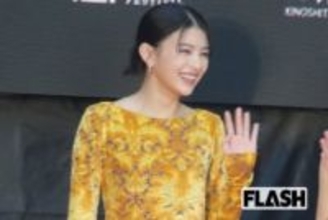 出口夏希 “背中丸出し” ドレスに「目のやり場に困る」の称賛…“ネクストガッキー”としてCM席巻へ