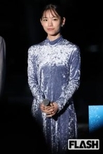 當真あみのドレス姿をキャッチ!新垣結衣、二階堂ふみに続く沖縄出身 “スター候補” の実力とは