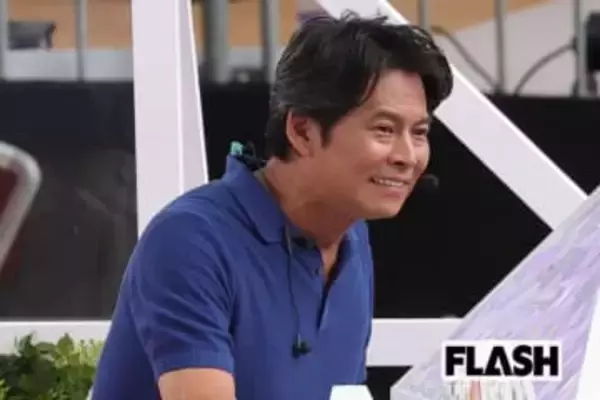 織田裕二、歌舞伎町を“青島俊作”姿で疾走! 13年ぶり『踊る大捜査線』ロケで大量のエキストラが“手にしていたもの”